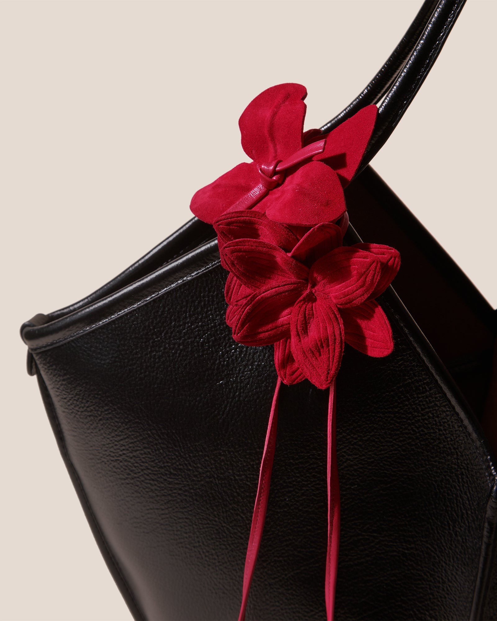 Hereu On sale COROLA - Flower Charm with Leather Strap - Women