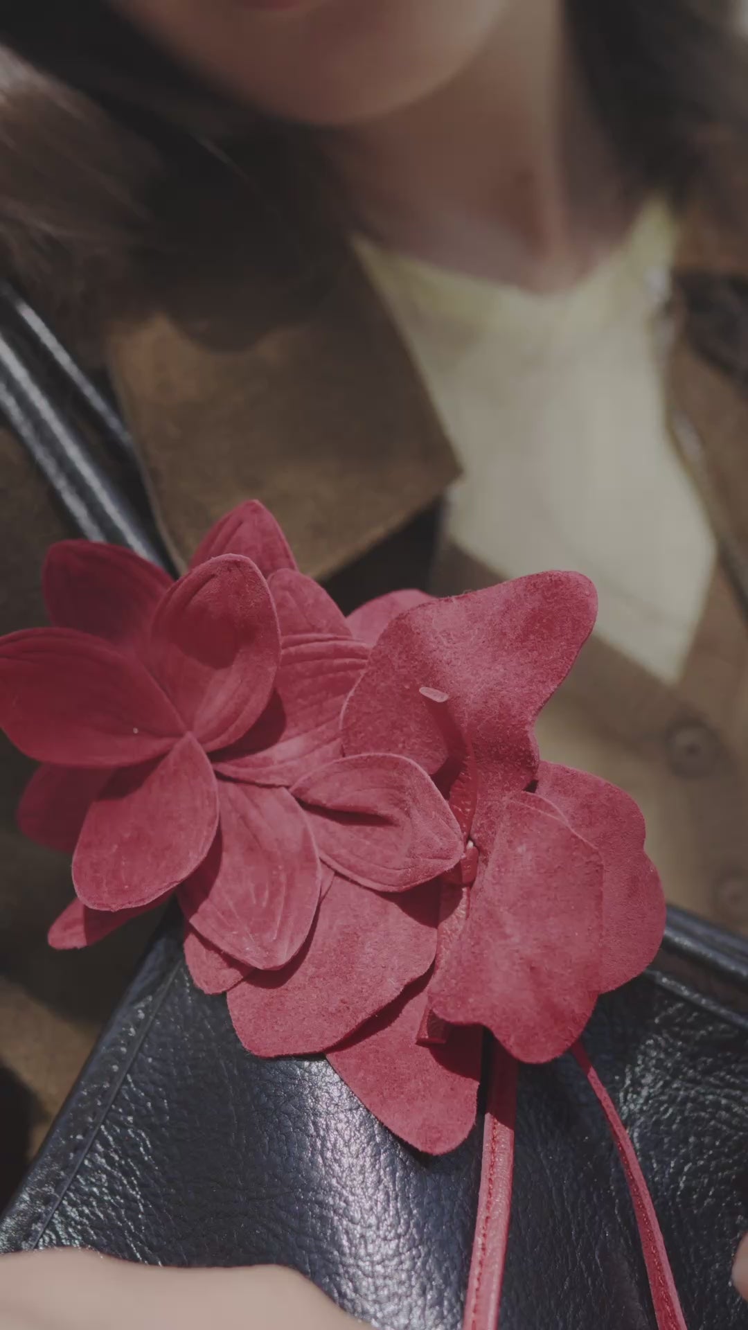 Hereu On sale COROLA - Flower Charm with Leather Strap - Women