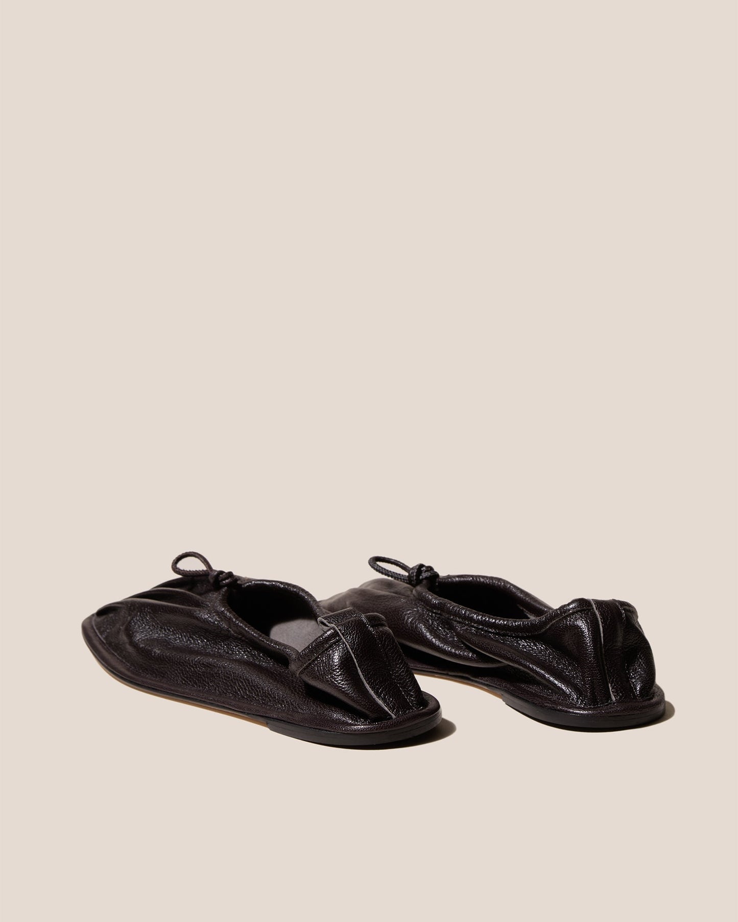 Hereu On sale PUNTERA SUPPLE SHINY - Pleated-Toe Pump - Women