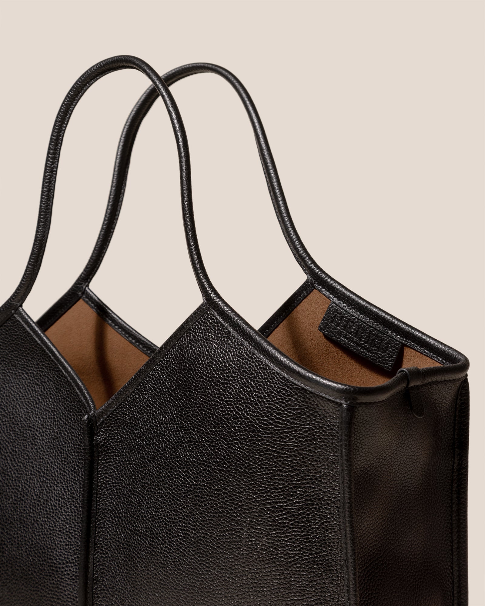 Hereu US CALELLA SQUARED MEDIUM GRAINY - Leather-trimmed Tote Bag - Women|Men