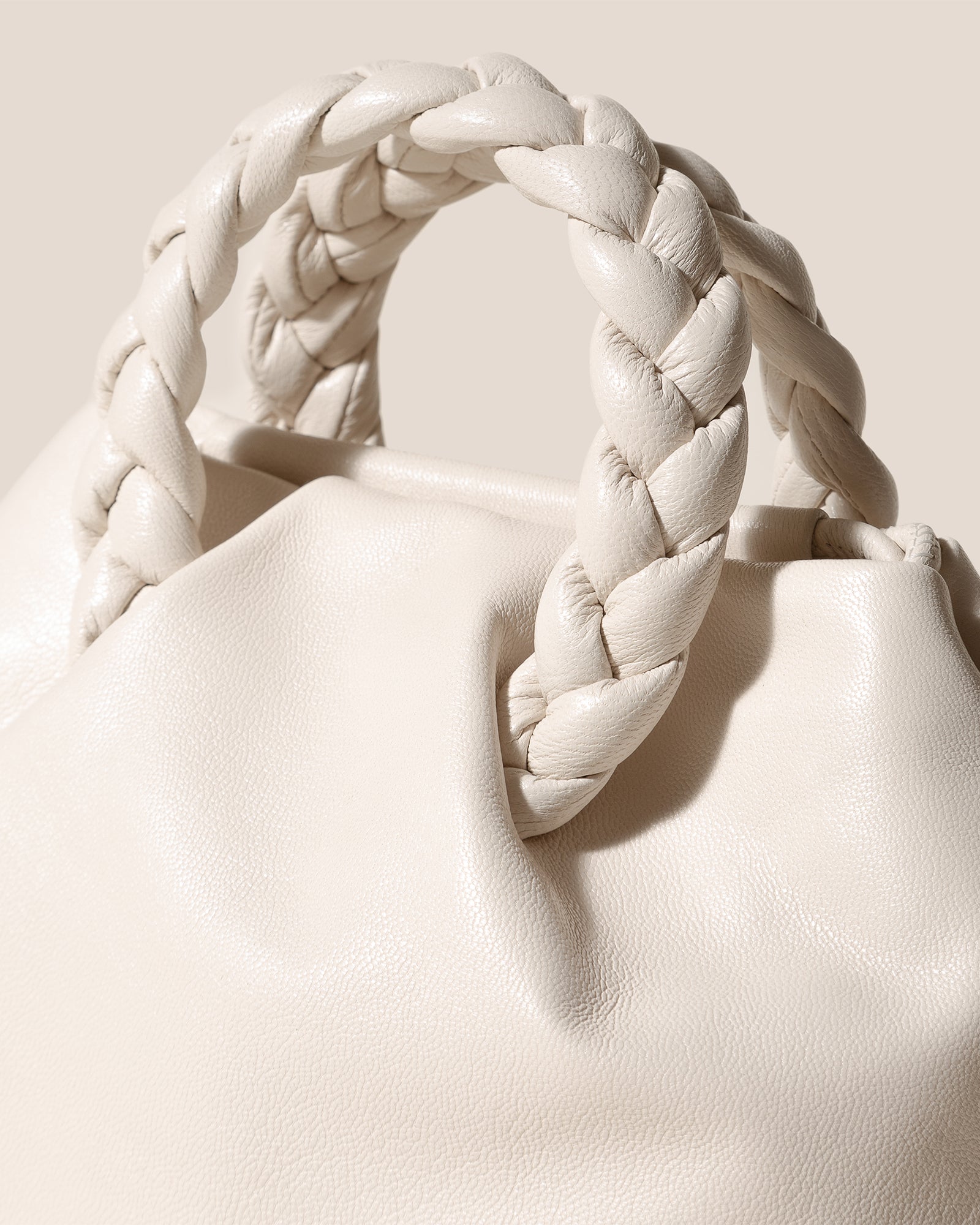 Hereu Online BOMBON M SUPPLE SHINY - Medium Plaited-handle Leather Handbag - Women