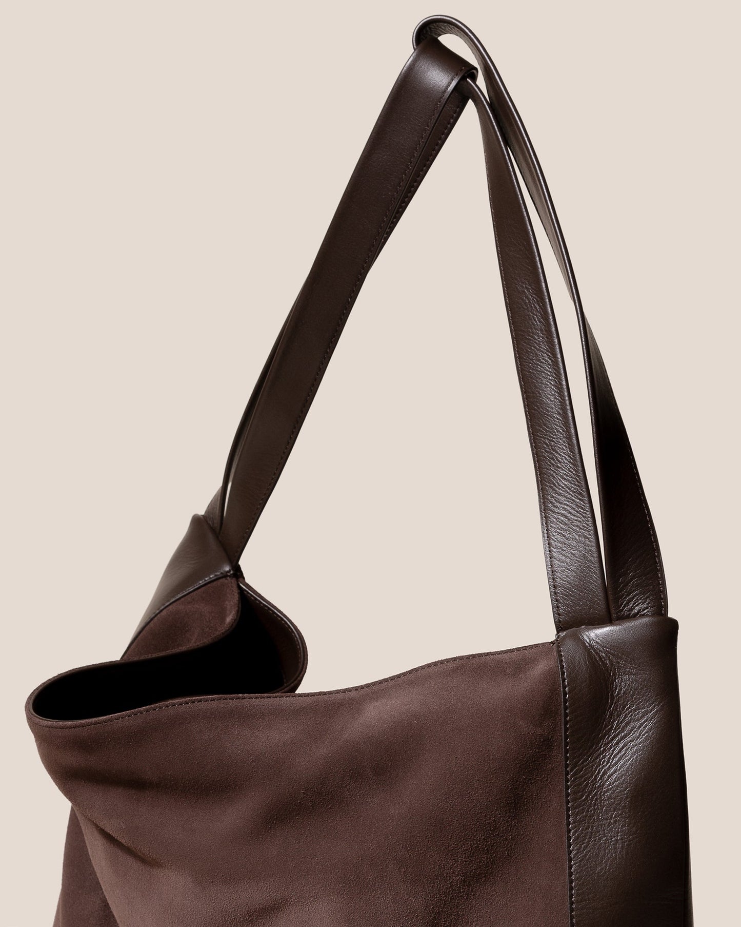 Hereu US CADOR SUEDE - Slouchy Shoulder Bag - Women