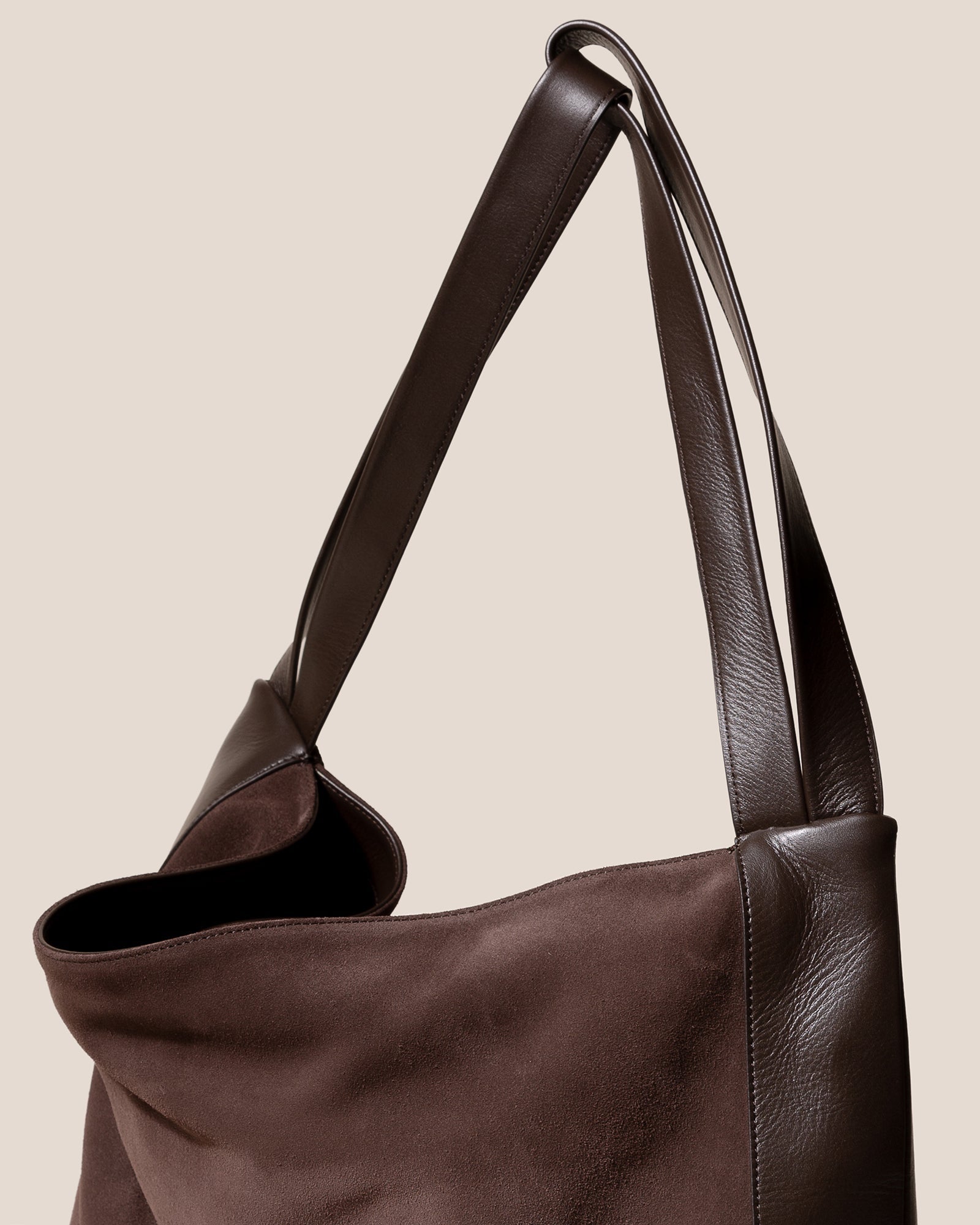 Hereu US CADOR SUEDE - Slouchy Shoulder Bag - Women