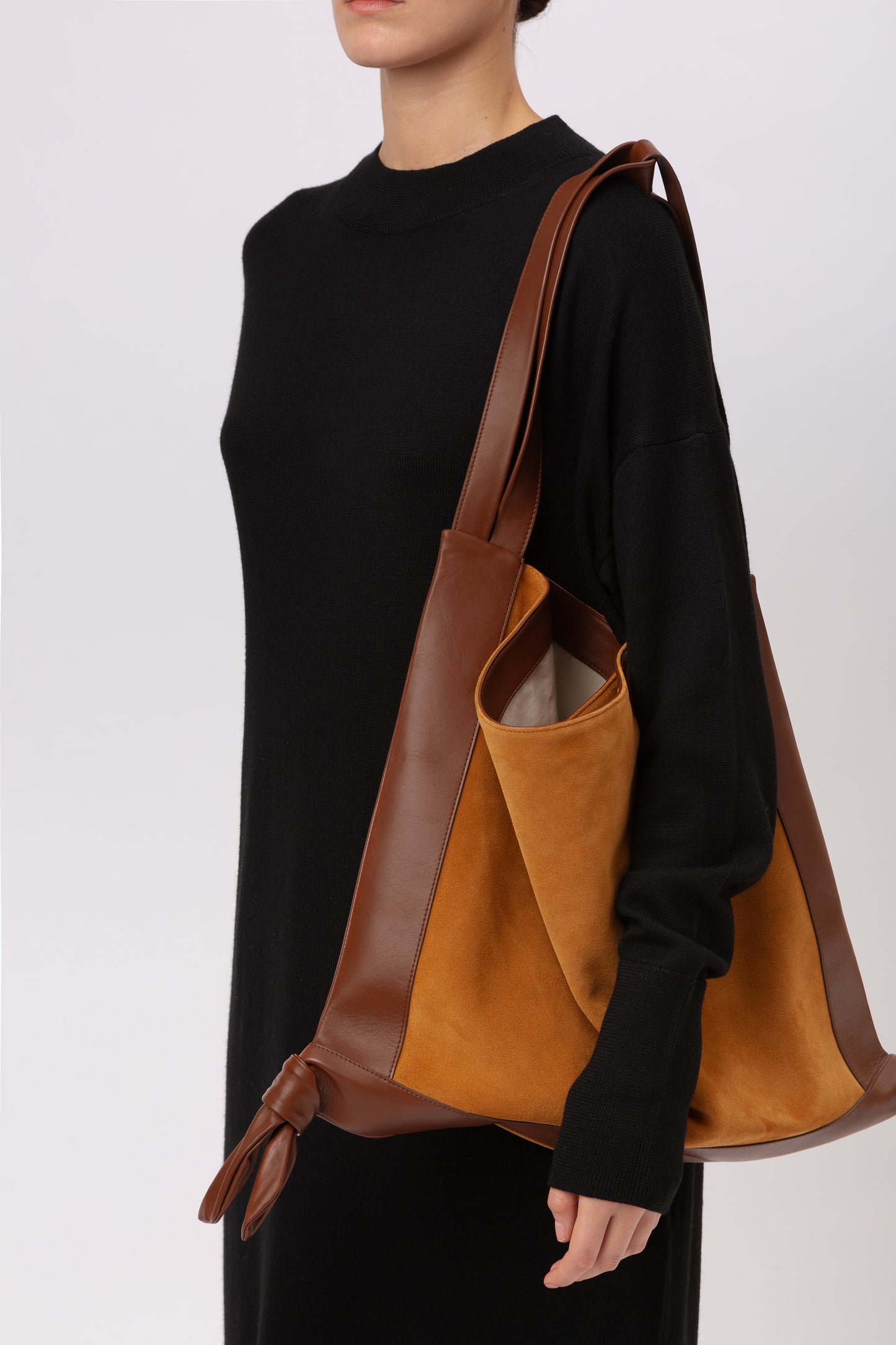Hereu US CADOR SUEDE - Slouchy Shoulder Bag - Women