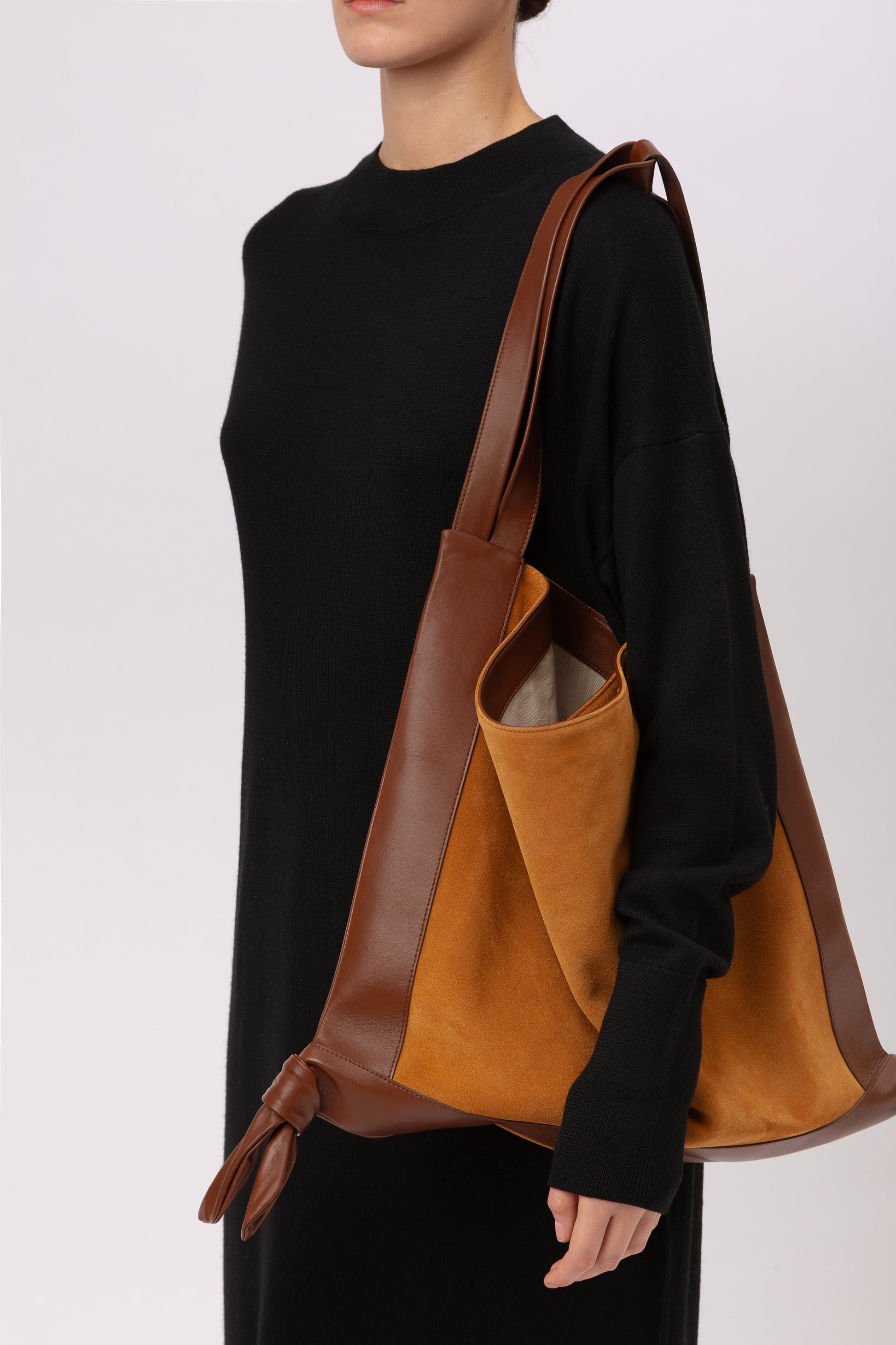 Hereu US CADOR SUEDE - Slouchy Shoulder Bag - Women